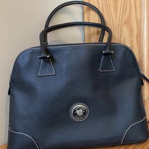 Classic Black Dooney & Bourke hand bag (never used!)